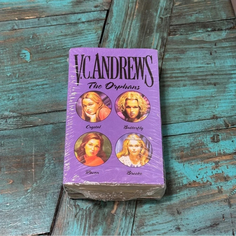 V.C. Andrews 4 Book Bundle Butterfly Crystal Brooke Raven Novels Vintage 90s NEW - Picture 2 of 6
